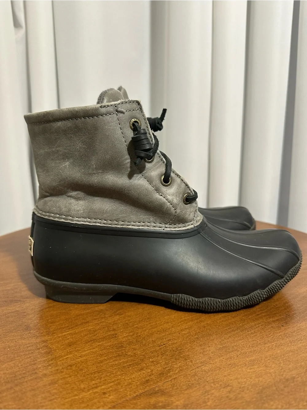 Sperry women’s size 7 saltwater Black and Gray Waterproof Duck Boots